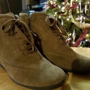 AEROSOLE ANKLE BOOTS